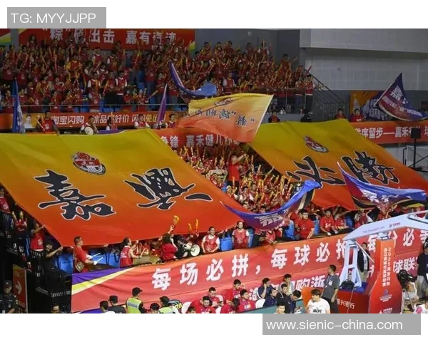 足球球星激情加油瞬间展现无畏风采激励全场观众 足球球星激情加油瞬间展现无畏风采激励全场观众